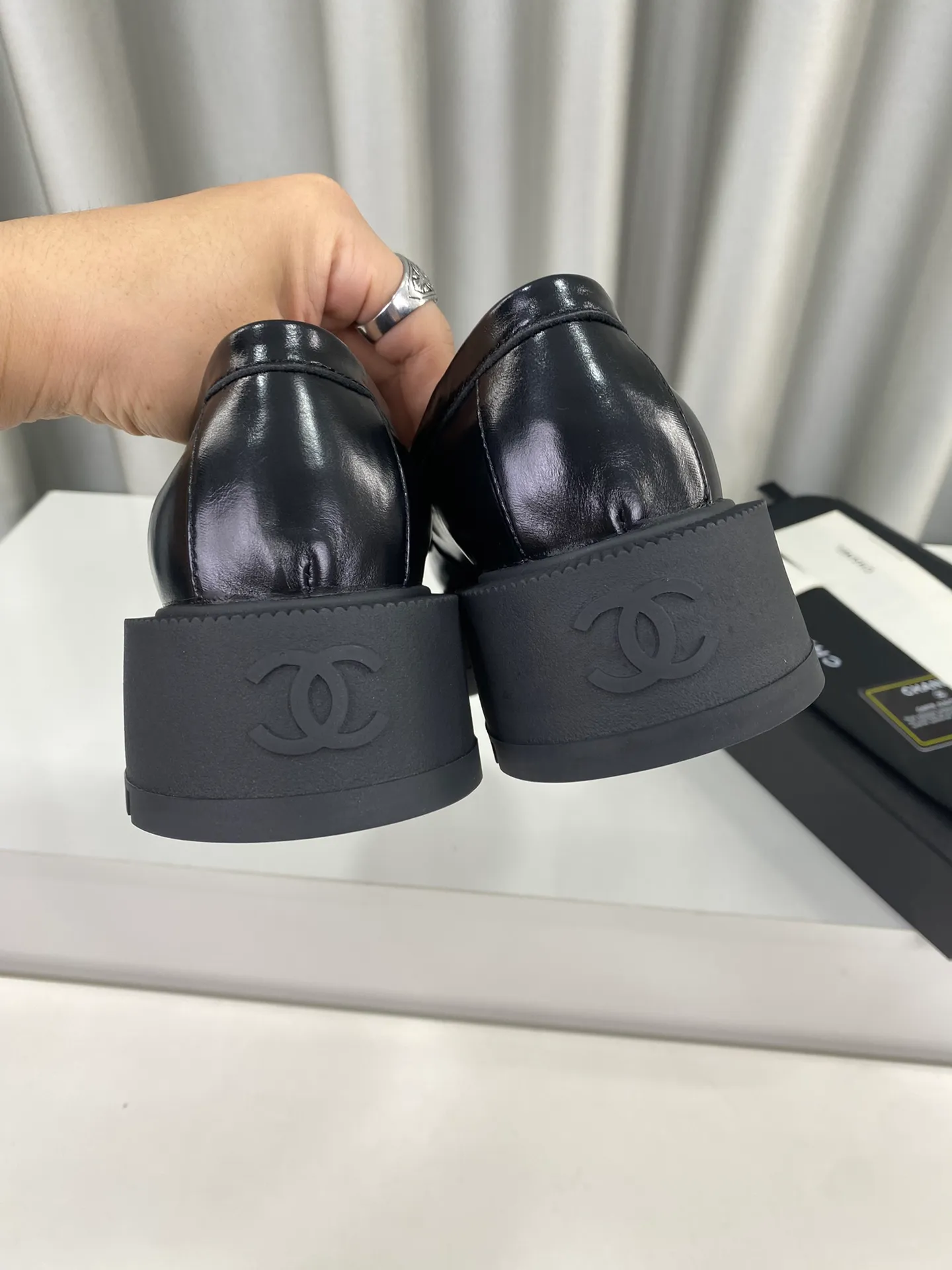 👟👟Ex-factory price 600🌈🌈Women's Chanel Chanel 2024s new thick-soled loafers for autumn and winter ☑️ Goddess series, with the elegant and ladylike temperament of Chanel, super attractive, irresistible, and heart-warming. ▪ Upper: imported cowhide ▪ Lining: frosted cowhide ▪ Outsole: original TPU outsole ▪Code number: 35-39 (40 pieces are custom-made and cannot be returned or exchanged)